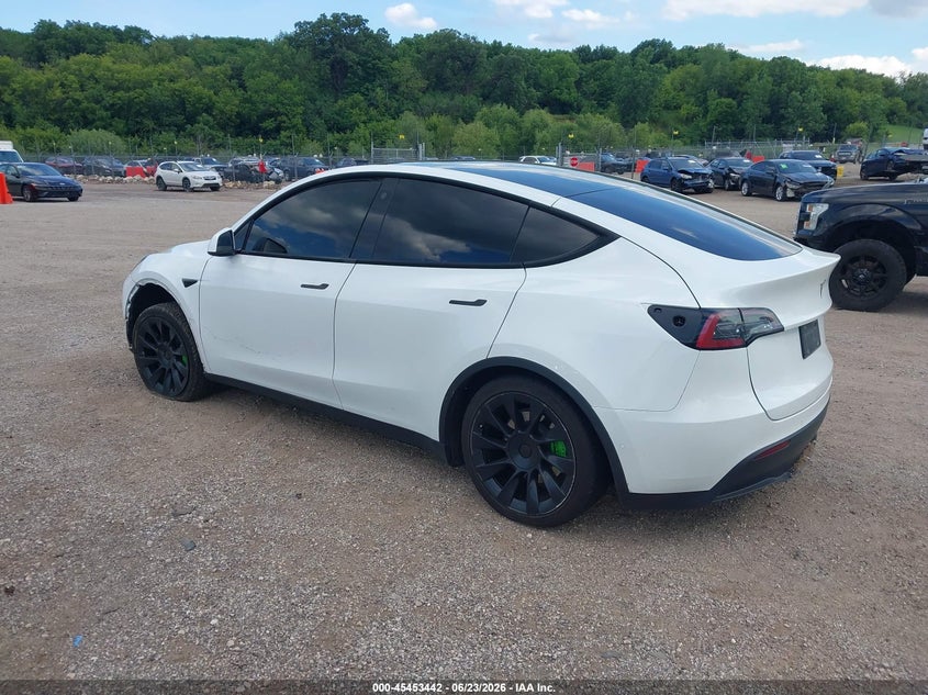 2021 Tesla Model y VIN 5YJYGDEE5MF306144 IAAI salvage auction — RIGHT FRONT, Salvage (Illinois), sold $7,500 on 2026-07-30 (photo 3)