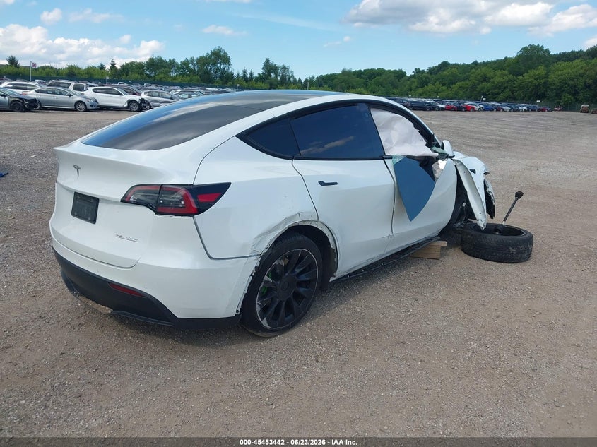 2021 Tesla Model y VIN 5YJYGDEE5MF306144 IAAI salvage auction — RIGHT FRONT, Salvage (Illinois), sold $7,500 on 2026-07-30 (photo 4)