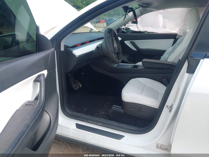 2021 Tesla Model y VIN 5YJYGDEE5MF306144 IAAI salvage auction — RIGHT FRONT, Salvage (Illinois), sold $7,500 on 2026-07-30 (photo 5)