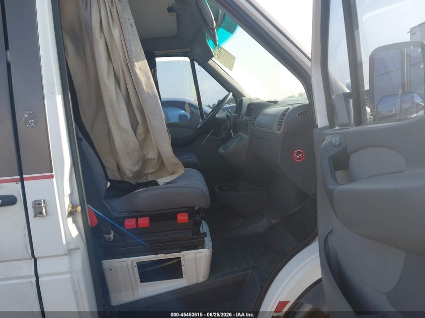 2003 Chevrolet Sprinter van 2500 VIN WD2YD742235506169 IAAI salvage auction — NORMAL WEAR, Clear (Florida), sold $5,100 on 2026-07-07 (photo 5)