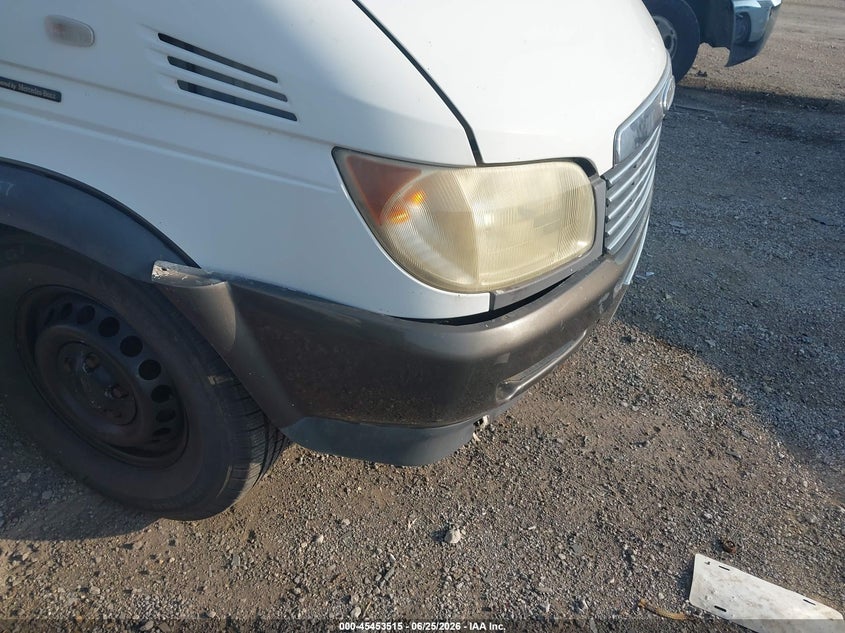 2003 Chevrolet Sprinter van 2500 VIN WD2YD742235506169 IAAI salvage auction — NORMAL WEAR, Clear (Florida), sold $5,100 on 2026-07-07 (photo 6)
