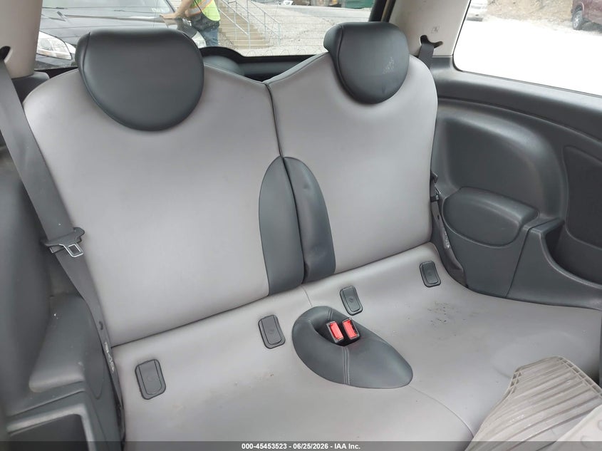 2006 Mini Cooper VIN WMWRE33536TJ38959 IAAI salvage auction — NORMAL WEAR, Clear (Pennsylvania), sold $375 on 2026-07-28 (photo 8)