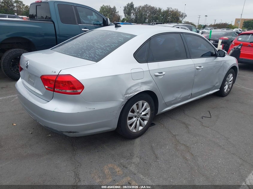 2015 Volkswagen Passat VIN 1VWAT7A31FC010831 IAAI salvage auction — NORMAL WEAR, Clear - Dealer Only (California), sold $300 on 2026-07-09 (photo 4)