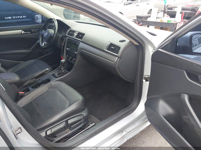 2015 Volkswagen Passat VIN 1VWAT7A31FC010831 IAAI salvage auction — NORMAL WEAR, Clear - Dealer Only (California), sold $300 on 2026-07-09 (photo 5)