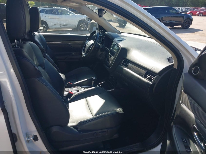 2019 Mitsubishi Outlander VIN JA4AZ3A36KZ012330 IAAI salvage auction — HAIL, Salvage Title, sold $5,250 on 2026-09-02 (photo 5)