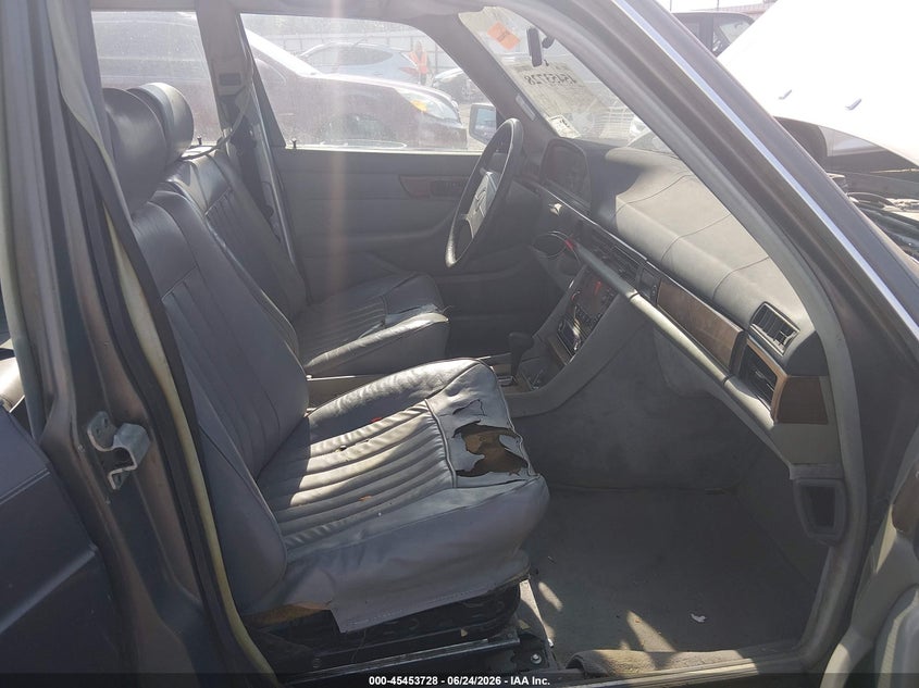 1986 Mercedes-benz VIN WDBCA35D5GA275616 IAAI salvage auction — NORMAL WEAR, Clear (Arkansas), sold $375 on 2026-07-29 (photo 5)