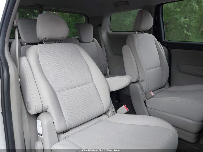 2020 Kia SEDONA VIN KNDMA5C1XL6608027 IAAI salvage auction — NORMAL WEAR, Clear (New York), sold $2,075 on 2026-07-28 (photo 8)