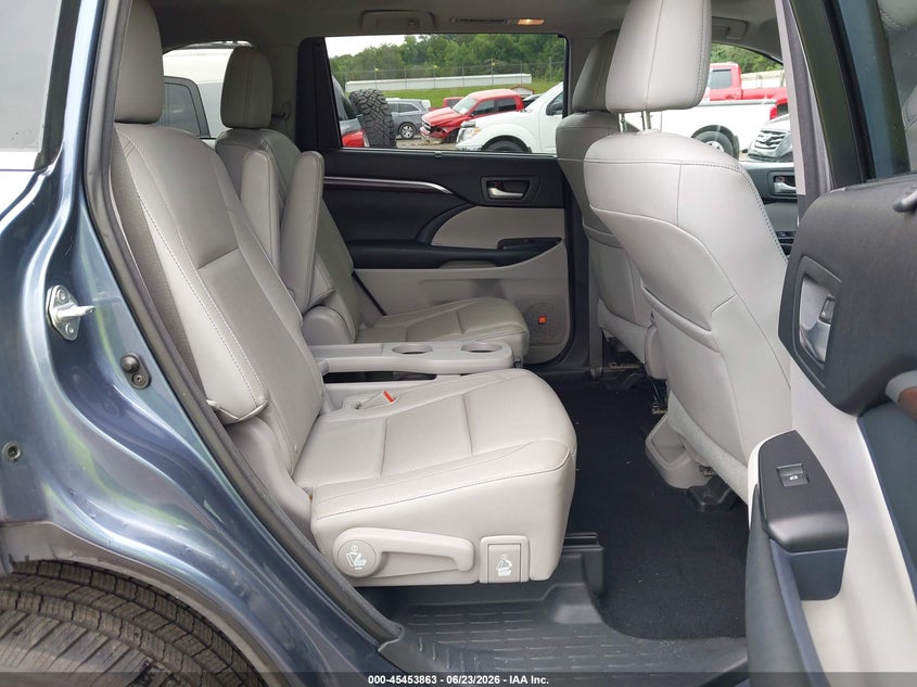 2015 Toyota Highlander VIN 5TDDKRFH2FS185168 IAAI salvage auction — LEFT FRONT, Salvage Title, sold $6,100 on 2026-07-22 (photo 8)