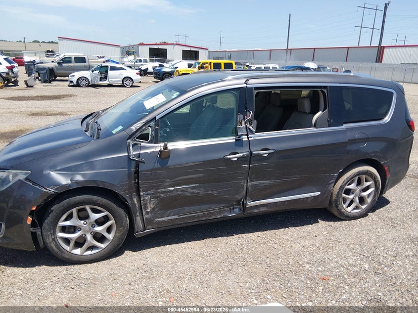 2018 Chrysler Pacifica VIN 2C4RC1BG2JR291977 IAAI salvage auction — SIDE, Salvage Title, sold $2,550 on 2026-07-24 (photo 6)