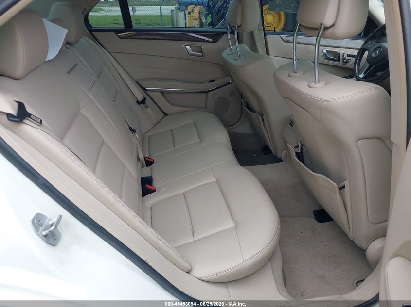 2014 Mercedes-benz E-klasse VIN WDDHF9HB0EA881592 IAAI salvage auction — RIGHT FRONT, Rebuildable (Florida), sold $3,275 on 2026-07-29 (photo 8)