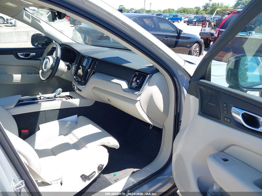 2025 Volvo Xc60 VIN YV4M12RM1S1122246 IAAI salvage auction — LEFT FRONT, Salvage Title, sold $22,000 on 2026-08-12 (photo 5)