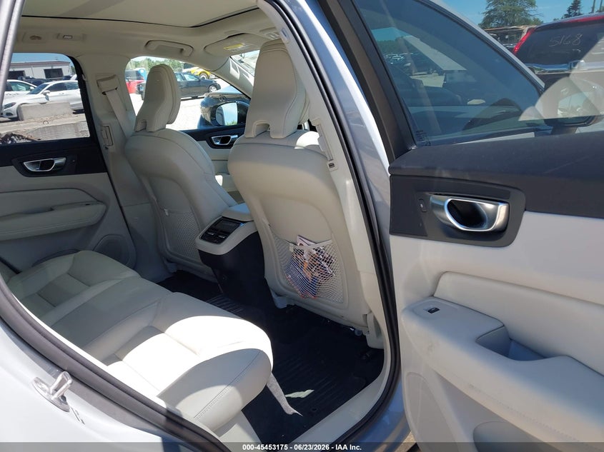 2025 Volvo Xc60 VIN YV4M12RM1S1122246 IAAI salvage auction — LEFT FRONT, Salvage Title, sold $22,000 on 2026-08-12 (photo 8)