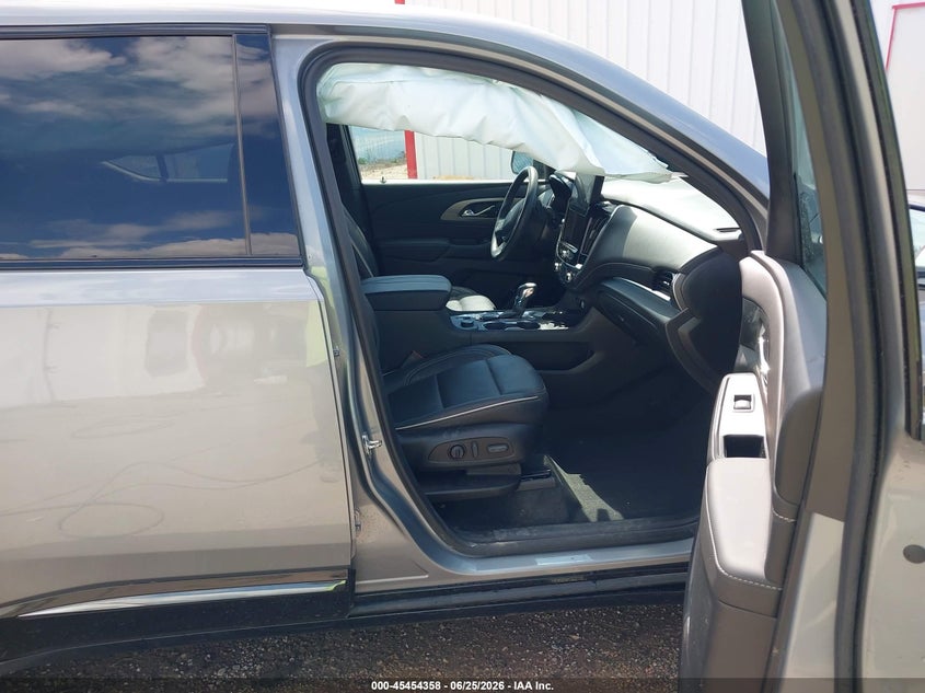 2023 Chevrolet Traverse VIN 1GNEVKKW3PJ136008 IAAI salvage auction — RIGHT FRONT, Salvage Title, sold $14,300 on 2026-07-30 (photo 5)