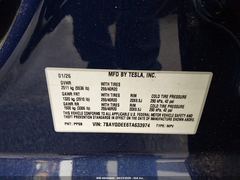 2026 Tesla Model y VIN 7SAYGDEE6TA633974 IAAI salvage auction — LEFT SIDE, Salvage Title, sold $21,200 on 2026-08-27 (photo 9)