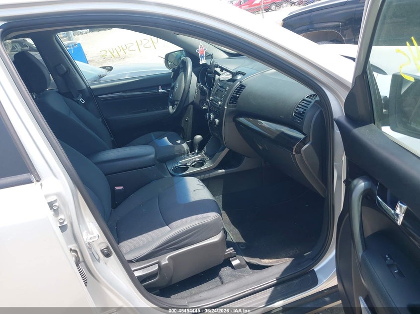 2012 Kia Sorento VIN 5XYKT3A63CG203032 IAAI salvage auction — FRONT END, Salvage Title, sold $25 on 2026-07-29 (photo 5)