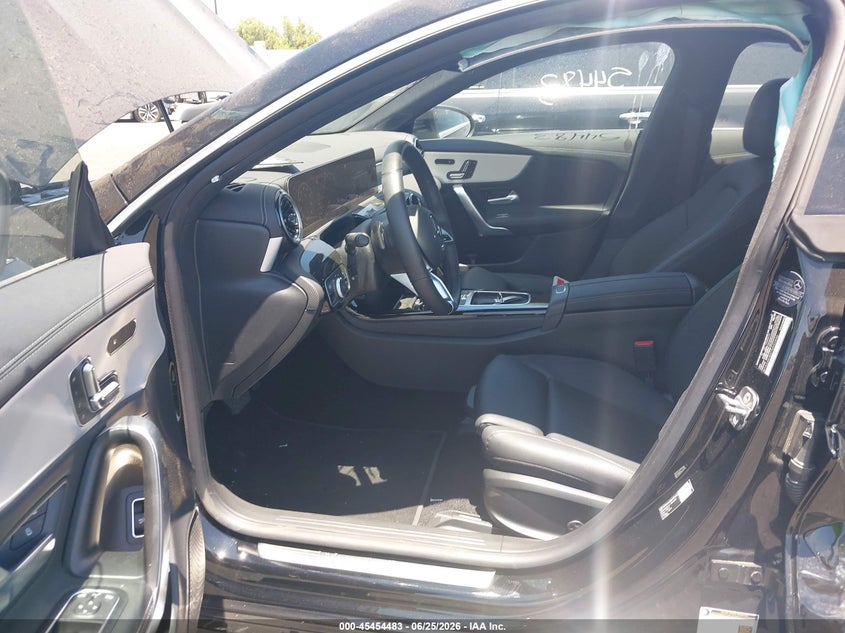 2026 Mercedes-benz VIN W1K5J4HBXTN592990 IAAI salvage auction — LEFT SIDE, Salvage Title, sold $14,050 on 2026-07-31 (photo 5)