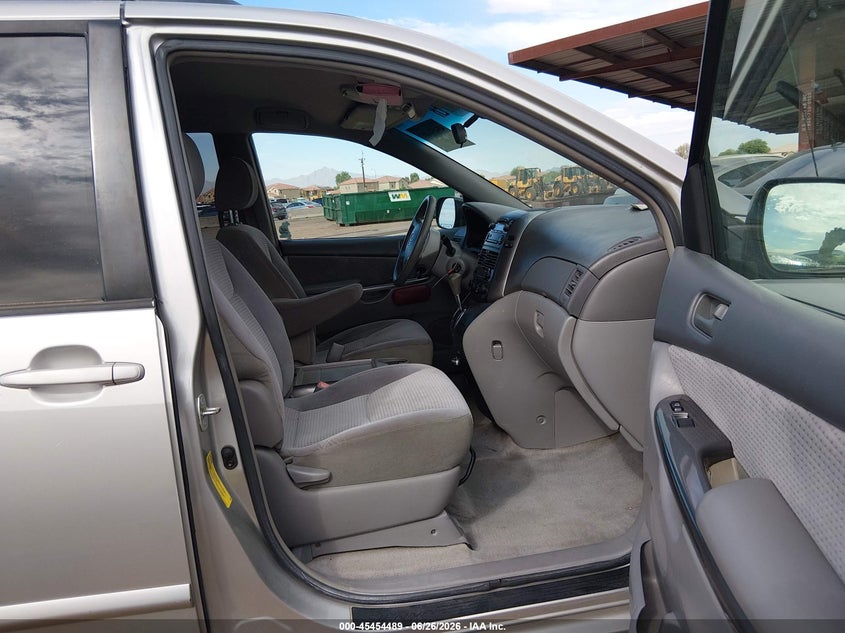 2006 Toyota Sienna VIN 5TDZA23C06S453174 IAAI salvage auction — NORMAL WEAR, Clear-Dealer Only (Arizona), sold $400 on 2026-07-28 (photo 5)