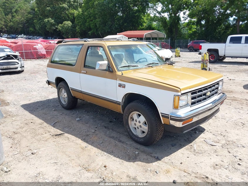 1985 Chevrolet Blazer VIN 1G8CT18B6F0186890 — IAAI salvage auction photo
