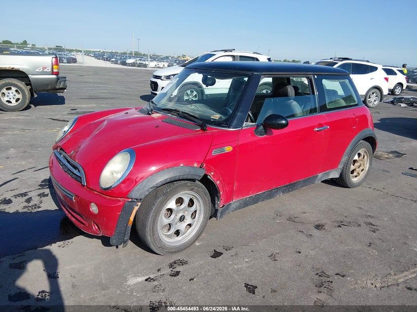 2005 Mini Cooper VIN WMWRC33525TK60118 IAAI salvage auction — FRONT END, Salvage (Illinois), sold $100 on 2026-08-18 (photo 2)
