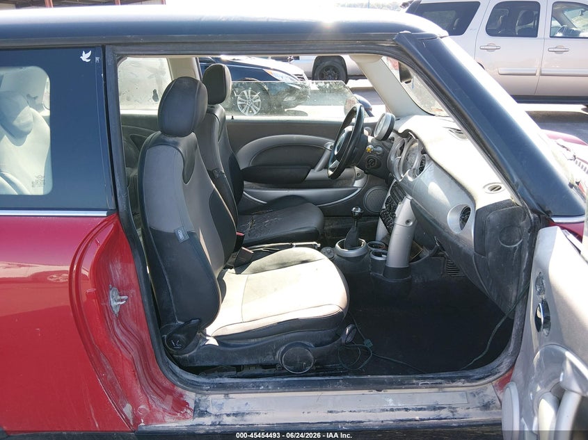 2005 Mini Cooper VIN WMWRC33525TK60118 IAAI salvage auction — FRONT END, Salvage (Illinois), sold $100 on 2026-08-18 (photo 5)