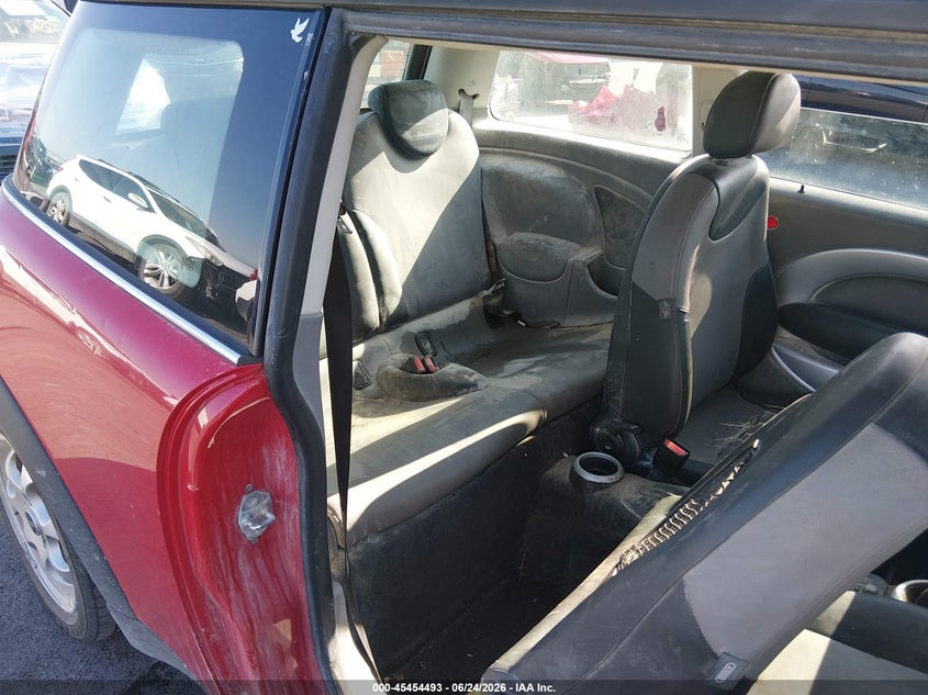 2005 Mini Cooper VIN WMWRC33525TK60118 IAAI salvage auction — FRONT END, Salvage (Illinois), sold $100 on 2026-08-18 (photo 8)