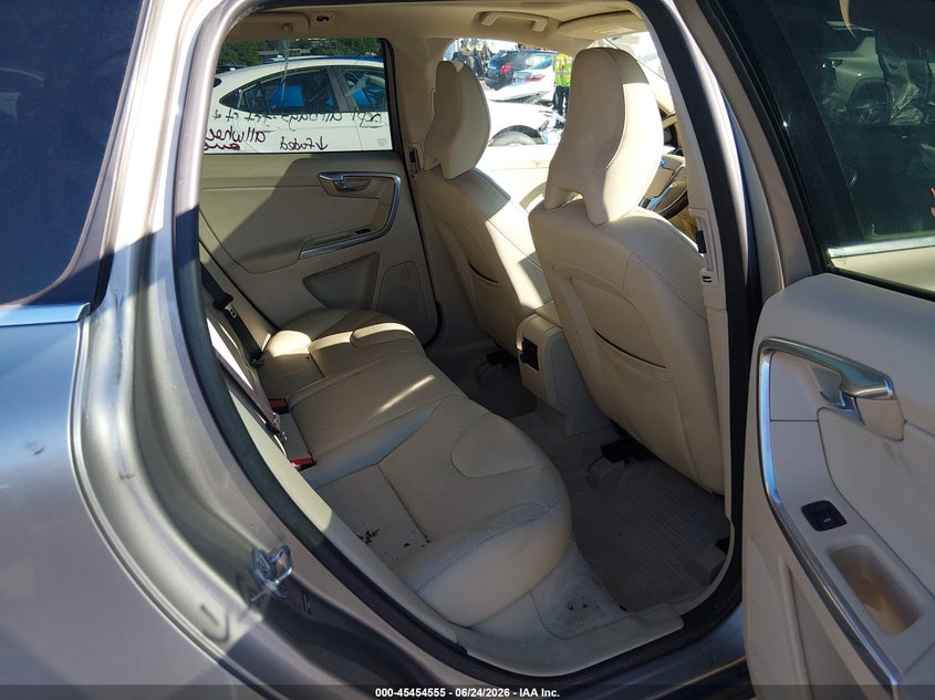 2016 Volvo Xc60 VIN YV4612RK2G2805498 IAAI salvage auction — FRONT END, Salvage Title, sold $2,450 on 2026-08-15 (photo 8)