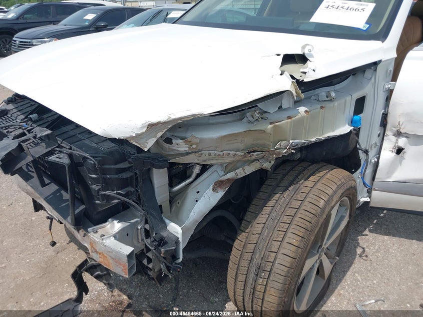 2023 Genesis Gv80 VIN KMUHCESC2PU130893 IAAI salvage auction — SIDE, Salvage Title, sold $17,700 on 2026-08-29 (photo 6)