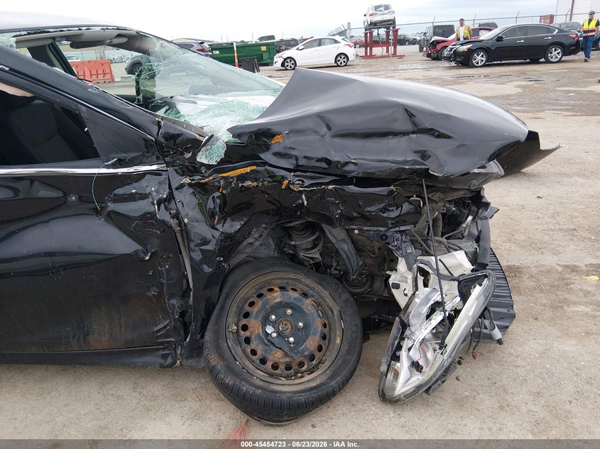 2015 Nissan Sentra VIN 3N1AB7AP8FY247111 IAAI salvage auction — RIGHT FRONT, Salvage (Kansas), sold $350 on 2026-07-24 (photo 6)