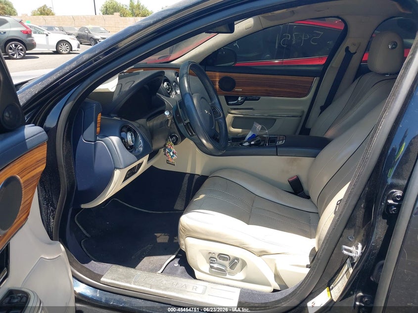 2011 Jaguar Xj VIN SAJWA2GE3BMV00686 IAAI salvage auction — UNKNOWN, Salvage Certificate (California), sold $1,050 on 2026-07-10 (photo 5)