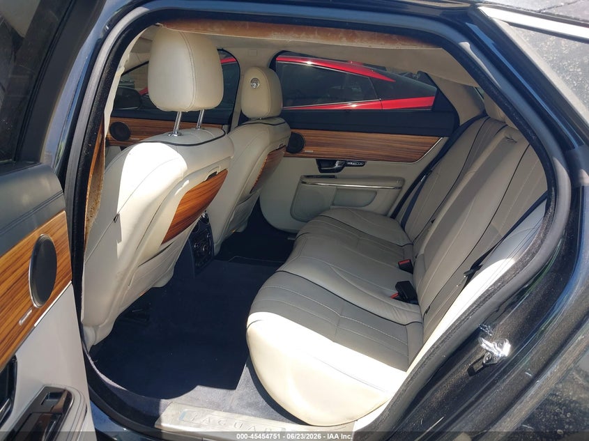 2011 Jaguar Xj VIN SAJWA2GE3BMV00686 IAAI salvage auction — UNKNOWN, Salvage Certificate (California), sold $1,050 on 2026-07-10 (photo 8)