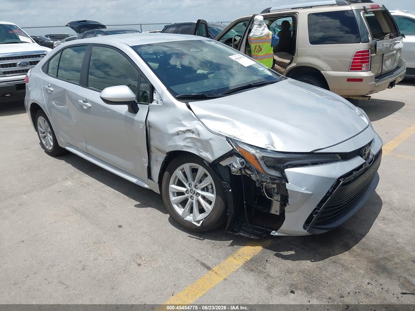 2026 Toyota Corolla VIN JTDBCMFE2T3113042 IAAI salvage auction — RIGHT SIDE, Salvage Title, sold $10,800 on 2026-07-24 (photo 1)