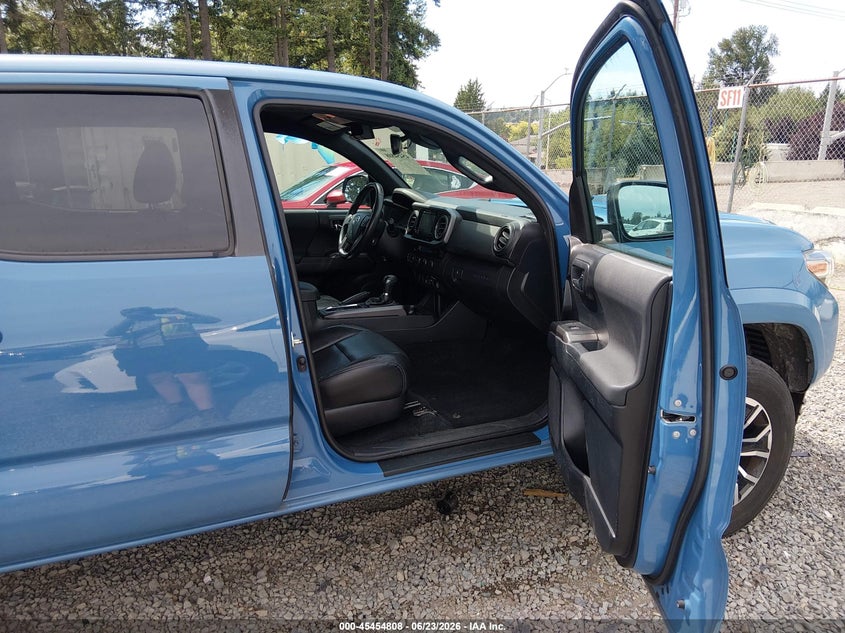 2019 Toyota Tacoma VIN 5TFDZ5BN0KX043227 IAAI salvage auction — REAR END, Bill Of Sale (Washington), sold $13,100 on 2026-07-16 (photo 5)