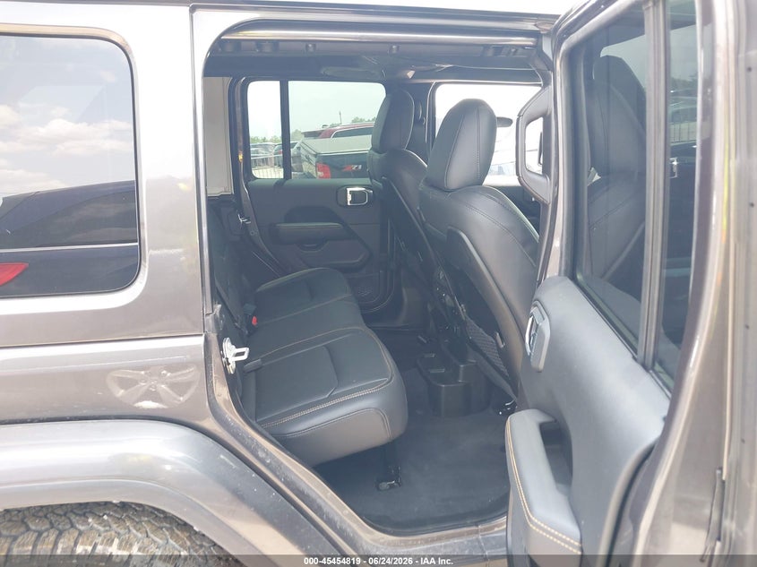 2025 Jeep Wrangler / VIN 1C4PJXEG2SW567949 IAAI salvage auction — RIGHT FRONT, Original (Texas), sold $19,600 on 2026-09-23 (photo 8)