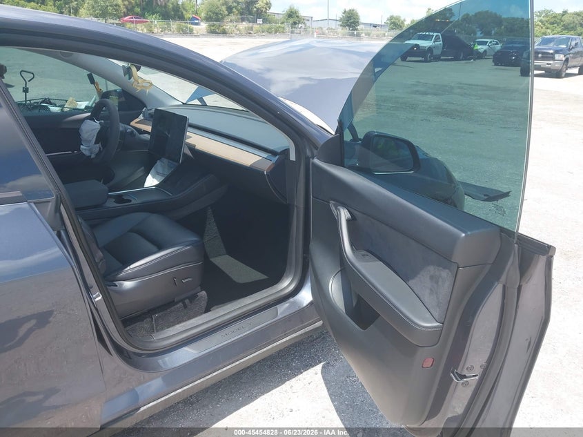 2022 Tesla Model y VIN 7SAYGDEE1NF306954 IAAI salvage auction — FRONT & REAR, Rebuildable (Florida), sold $7,150 on 2026-07-30 (photo 5)