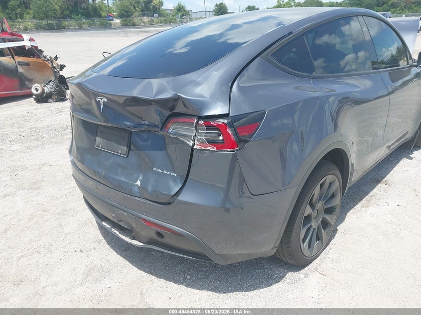 2022 Tesla Model y VIN 7SAYGDEE1NF306954 IAAI salvage auction — FRONT & REAR, Rebuildable (Florida), sold $7,150 on 2026-07-30 (photo 6)