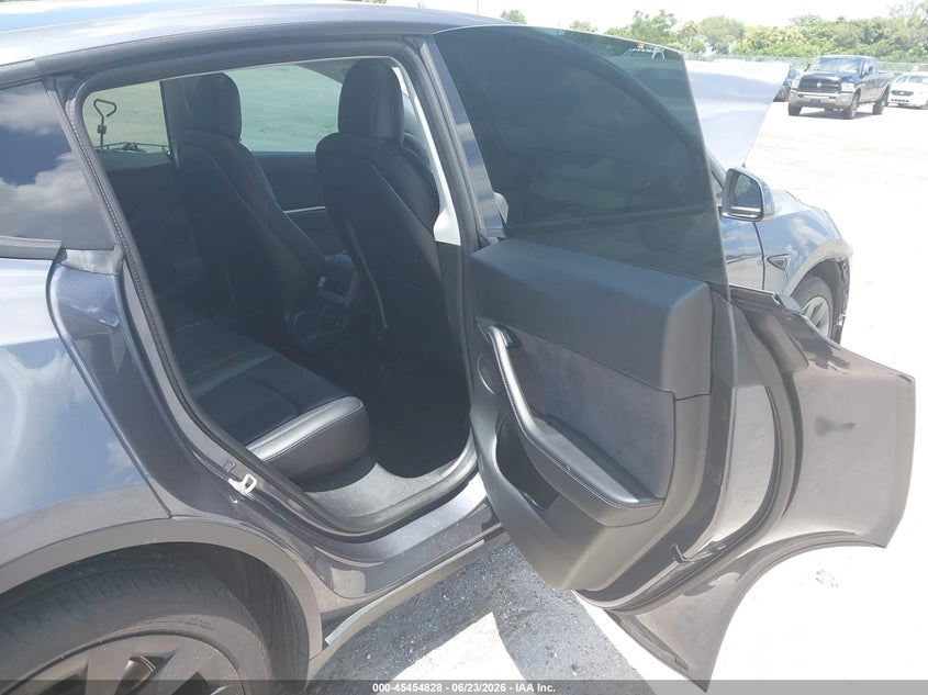 2022 Tesla Model y VIN 7SAYGDEE1NF306954 IAAI salvage auction — FRONT & REAR, Rebuildable (Florida), sold $7,150 on 2026-07-30 (photo 8)
