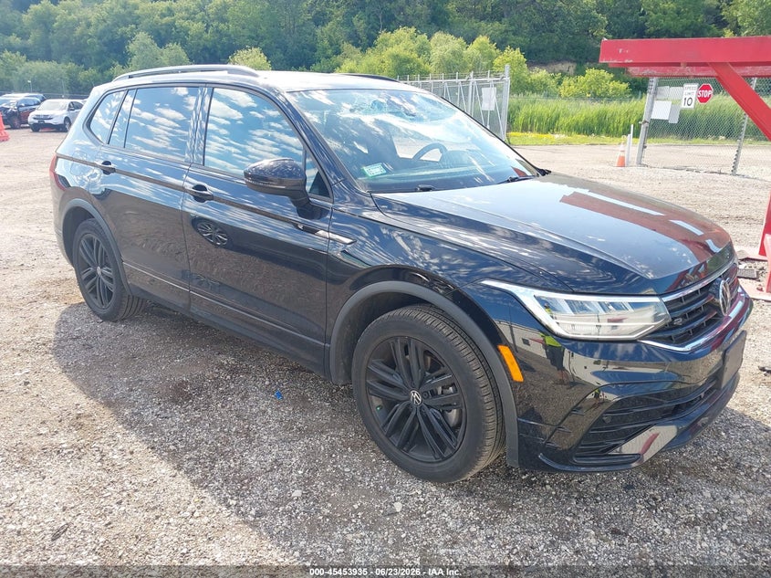 2022 Volkswagen Tiguan VIN 3VV8B7AX1NM169256 IAAI salvage auction — STORM DAMAGE, Salvage (Illinois), sold $12,800 on 2026-07-30 (photo 1)