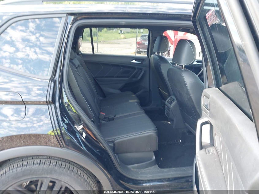 2022 Volkswagen Tiguan VIN 3VV8B7AX1NM169256 IAAI salvage auction — STORM DAMAGE, Salvage (Illinois), sold $12,800 on 2026-07-30 (photo 8)