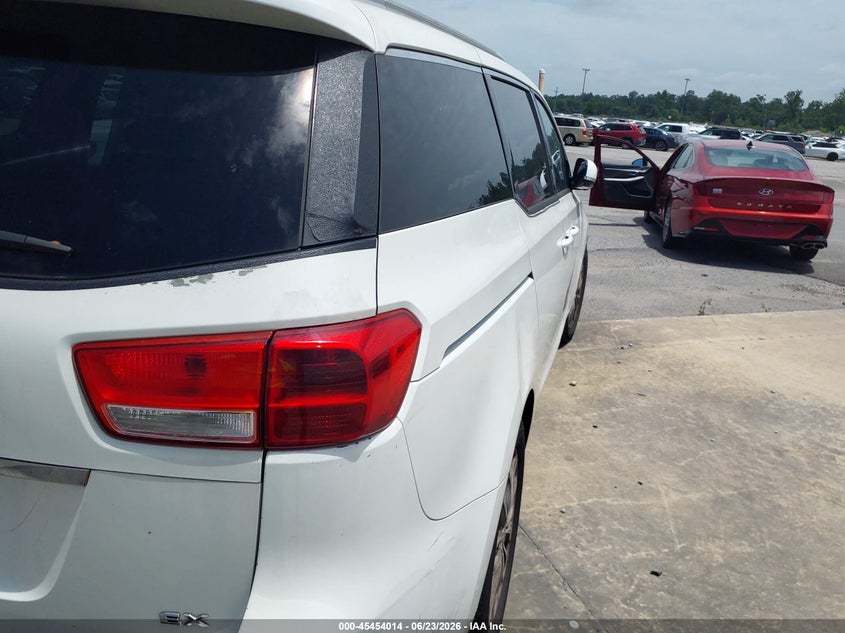 2015 Kia SEDONA VIN KNDMC5C1XF6053482 IAAI salvage auction — FRONT END, Clear (Louisiana), sold $1,000 on 2026-07-07 (photo 4)