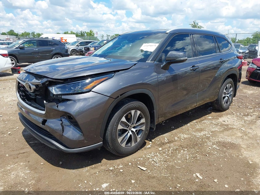 2022 Toyota Highlander VIN 5TDGZRBH4NS579221 IAAI salvage auction — FRONT END, Salvage Title, sold $13,600 on 2026-07-23 (photo 2)