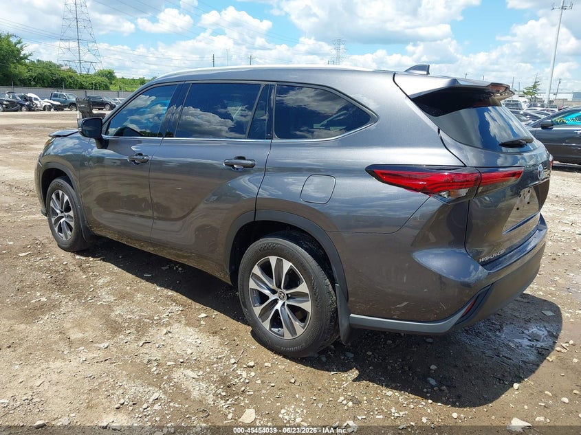 2022 Toyota Highlander VIN 5TDGZRBH4NS579221 IAAI salvage auction — FRONT END, Salvage Title, sold $13,600 on 2026-07-23 (photo 3)