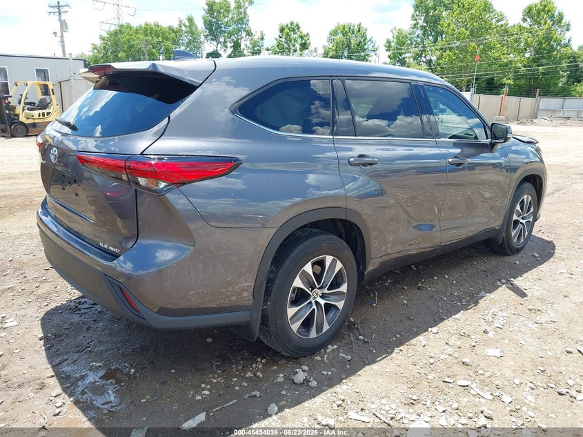 2022 Toyota Highlander VIN 5TDGZRBH4NS579221 IAAI salvage auction — FRONT END, Salvage Title, sold $13,600 on 2026-07-23 (photo 4)