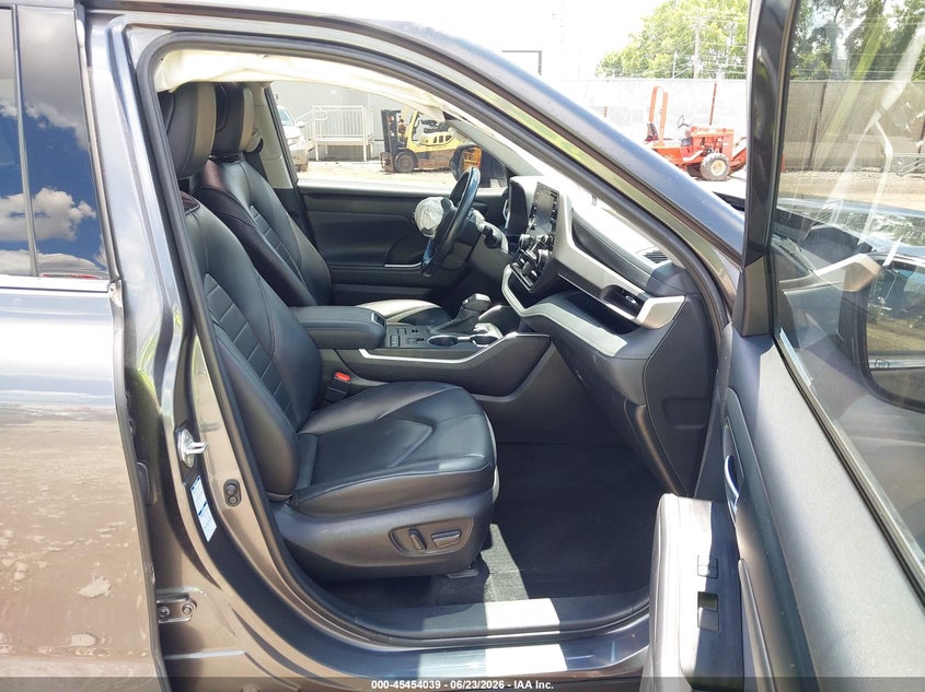 2022 Toyota Highlander VIN 5TDGZRBH4NS579221 IAAI salvage auction — FRONT END, Salvage Title, sold $13,600 on 2026-07-23 (photo 5)