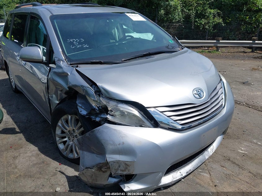 2017 Toyota Sienna VIN 5TDYZ3DCXHS891101 IAAI salvage auction — SIDE, Salvage (North Carolina), sold $2,900 on 2026-07-23 (photo 1)