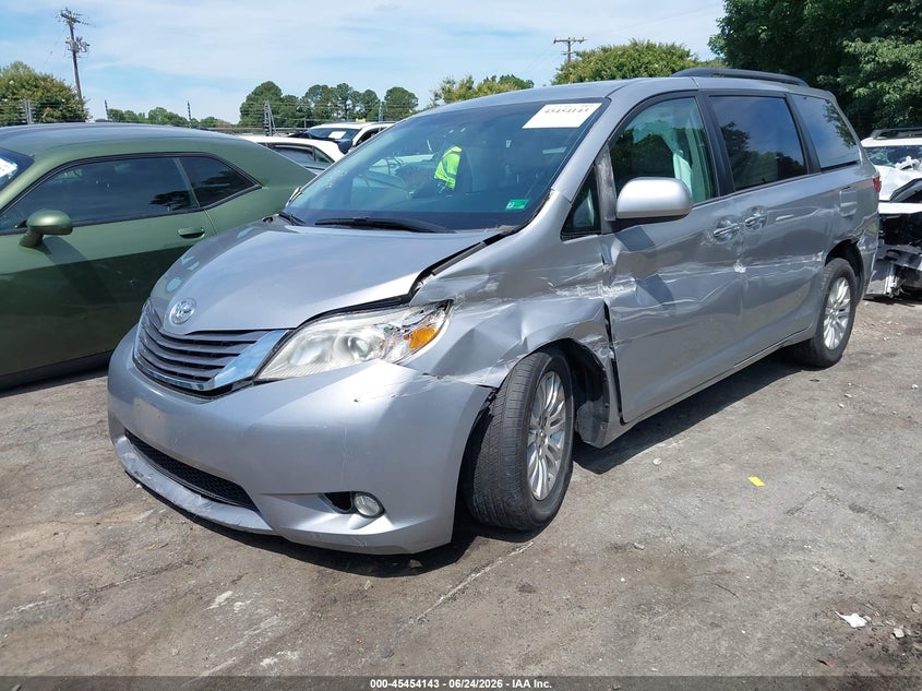2017 Toyota Sienna VIN 5TDYZ3DCXHS891101 IAAI salvage auction — SIDE, Salvage (North Carolina), sold $2,900 on 2026-07-23 (photo 2)