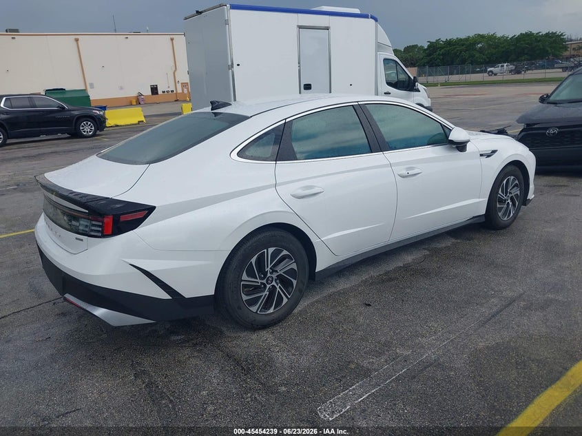 2026 Hyundai Sonata VIN KMHL24JJ3TA154587 IAAI salvage auction — WATER/FLOOD, Salvage Title, sold $6,800 on 2026-07-09 (photo 4)