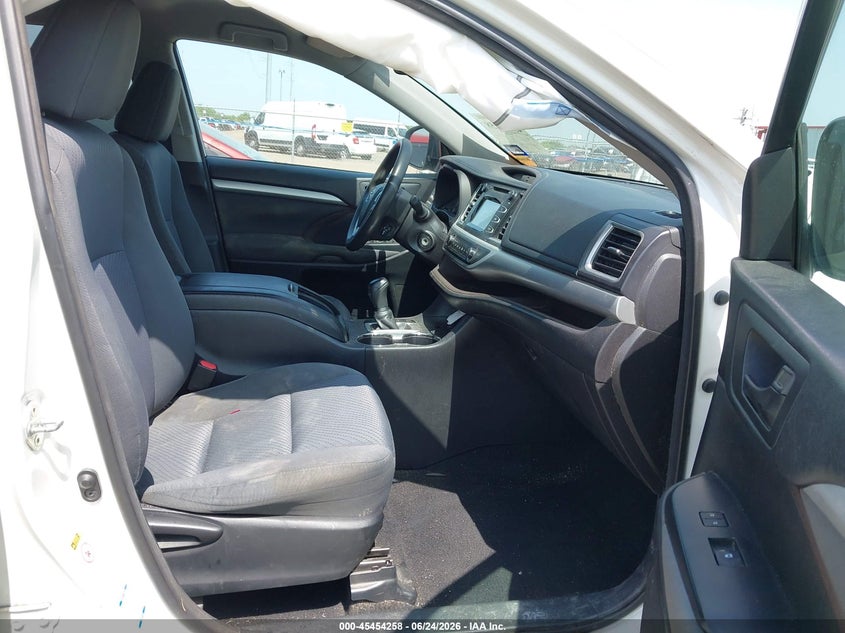 2016 Toyota Highlander VIN 5TDBKRFH9GS256486 IAAI salvage auction — RIGHT SIDE, Salvage (Texas), sold $2,350 on 2026-07-28 (photo 5)