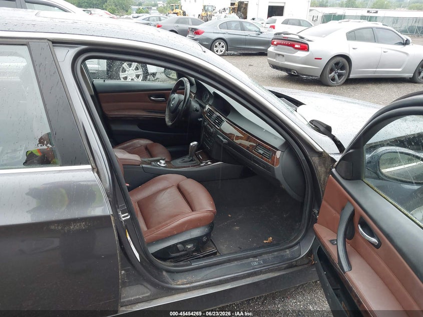 2006 BMW 3er VIN WBAVD33556KV64286 IAAI salvage auction — NORMAL WEAR, Clear (Pennsylvania), sold $550 on 2026-07-31 (photo 5)