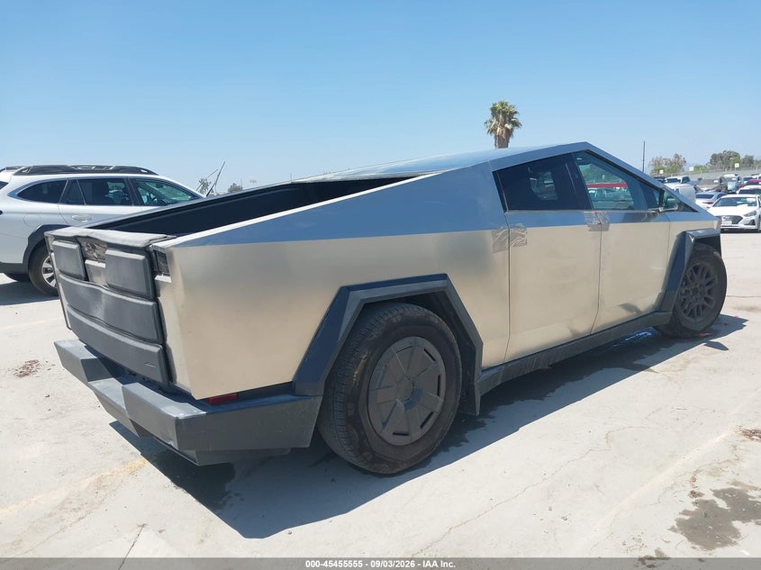 2024 Tesla Cybertruck VIN 7G2CEHED7RA032512 IAAI salvage auction — FRONT END, Salvage (California), sold $20,100 on 2026-09-09 (photo 4)