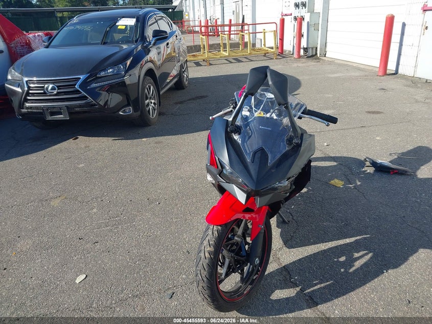 2024 Kawasaki Ninja VIN ML5EXGG14RDA23924 IAAI salvage auction — LEFT SIDE, Salvage Title, sold $1,475 on 2026-07-16 (photo 5)